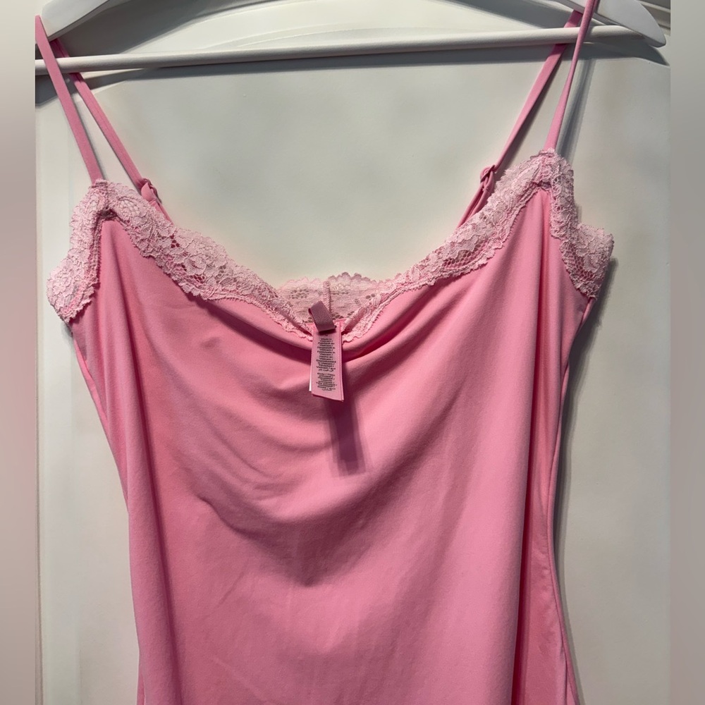 Skims NWOT Bubblegum Lace Trim Slip Dress Double Lined - Picture 2 of 4